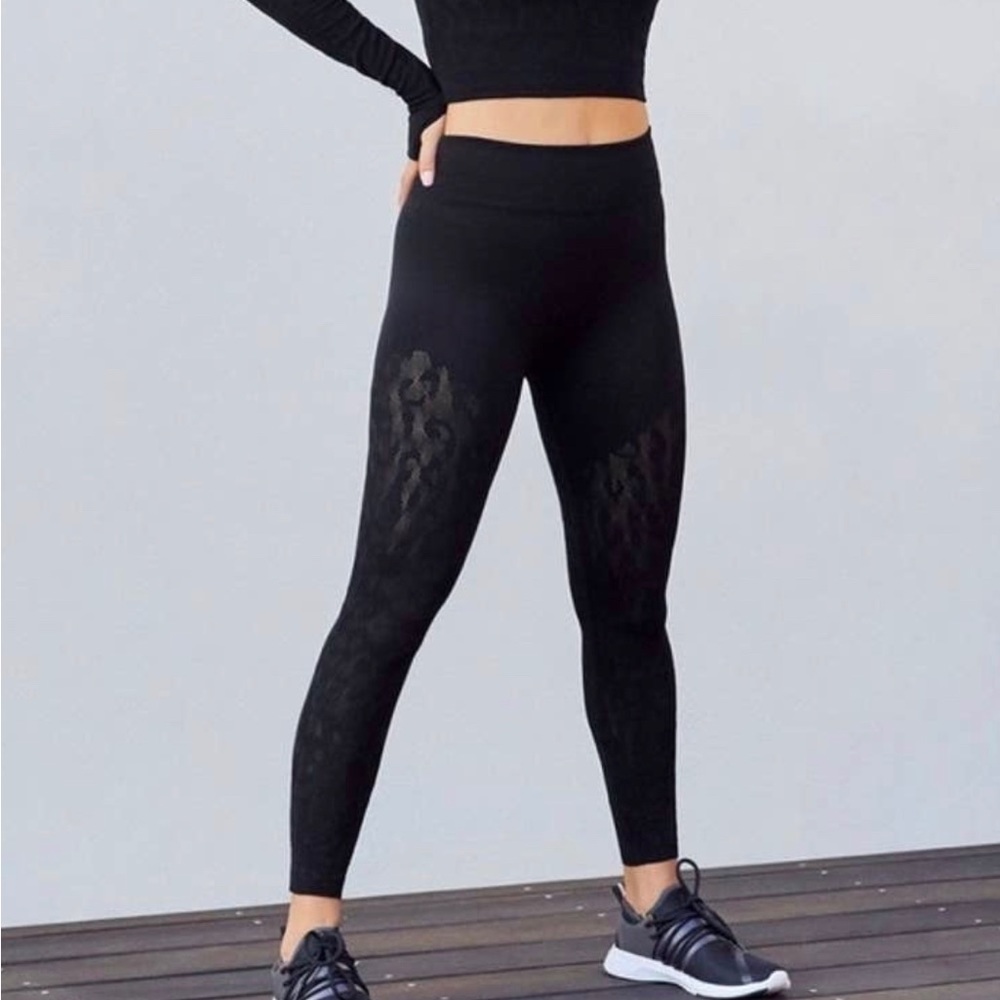 Fabletics Mid-Rise Sculptknit Jacquard 7/8 Leggings